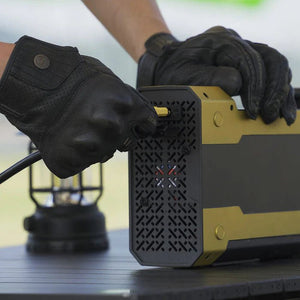 Nahaufnahme eines Anschlusses am E-Chopper Wechselrichter